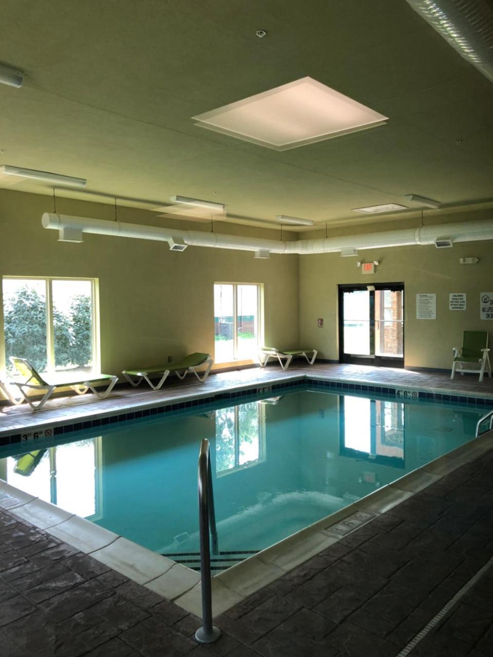 Countryview Inn & Suites Robinson Exteriér fotografie